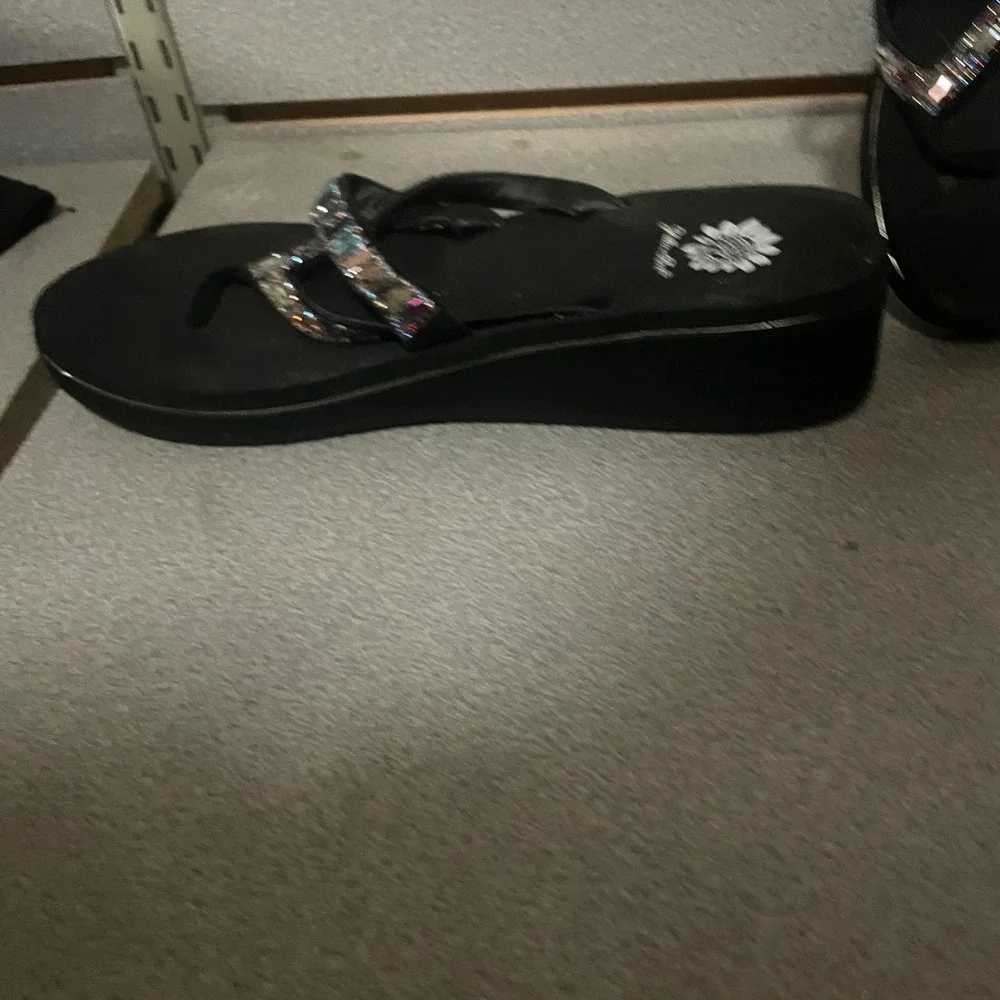 Yellow Box Alanna Womens 11 Black Rhinestone Wedge Flip Flop Sandals Sparkle Y2K - Picture 4 of 5